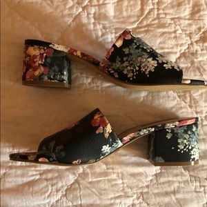 Size 10 Kensie Shoes with 2 inch Heel Black/Floral